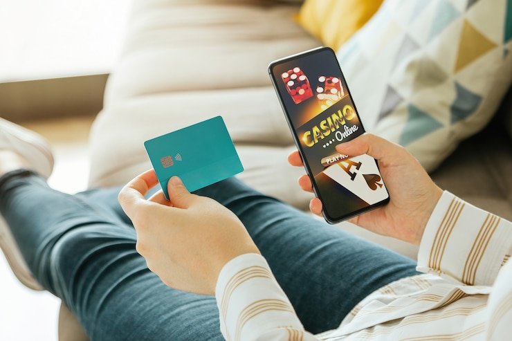 Payment method icons including QRIS, DANA, OVO, GoPay displayed on liga8et login